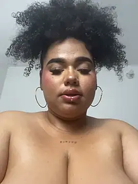SunniieeFrequency online show from June 25, 2026, 5:12 am