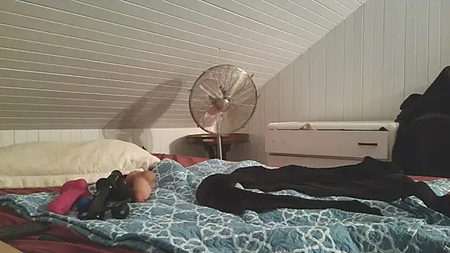 LanaGold1 online show from June 17, 2026, 2:33 am