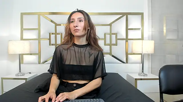 VivieneLuxe online show from July 22, 2026, 4:14 am