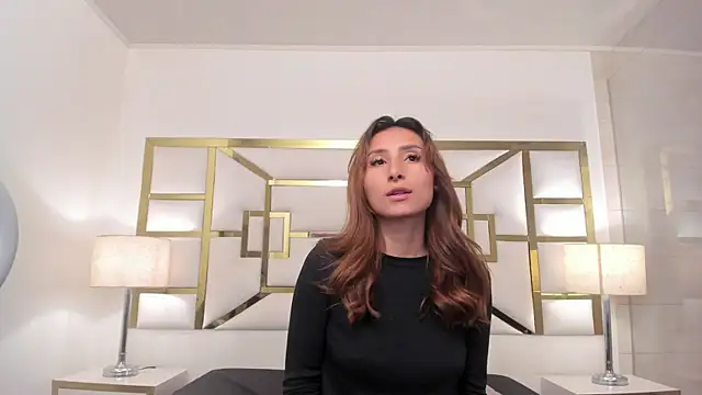 VivieneLuxe online show from July 29, 2026, 7:40 am