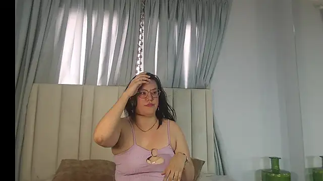 Snapshot of Sallydickinson chatting on July 28, 2026, 1:32 pm Sallydickinson online show from July 28, 2026, 1:32 pm