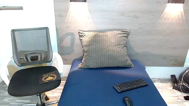 DeboraRaquel online show from July 12, 2026, 7:58 pm