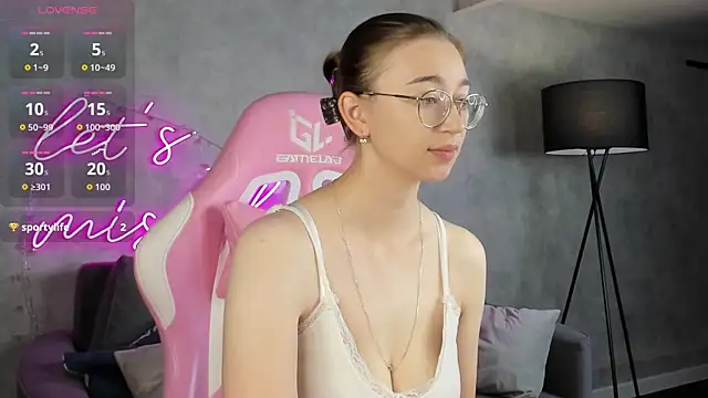 Snapshot of Lucy_Green chatting on July 7, 2026, 12:46 am Lucy Green online show from July 7, 2026, 12:46 am
