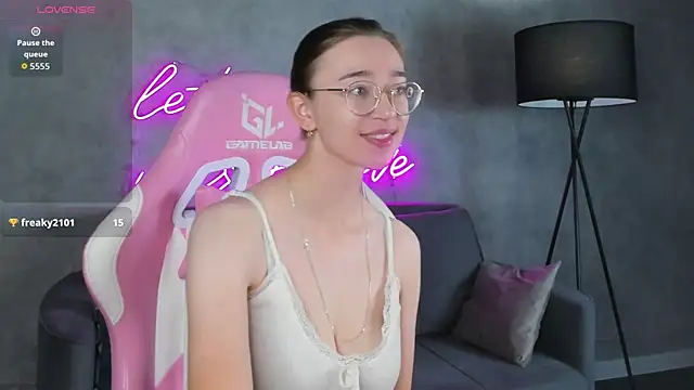 Snapshot of Lucy_Green chatting on July 19, 2026, 12:52 am Lucy Green online show from July 19, 2026, 12:52 am