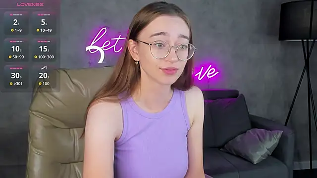 Snapshot of Lucy_Green chatting on August 4, 2026, 12:59 am Lucy Green online show from August 4, 2026, 12:59 am