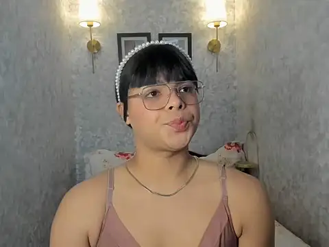 emily rosue  online show from July 9, 2026, 4:35 am