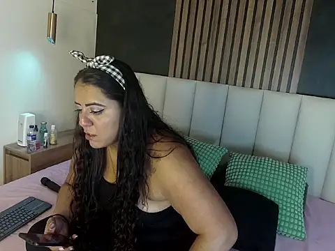 Snapshot of ShelyEvans__ chatting on June 26, 2026, 1:11 am ShelyEvans online show from June 26, 2026, 1:11 am
