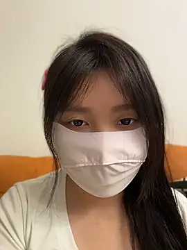 Snapshot of yiyi-love chatting on June 16, 2026, 2:17 pm yiyi-love online show from June 16, 2026, 2:17 pm