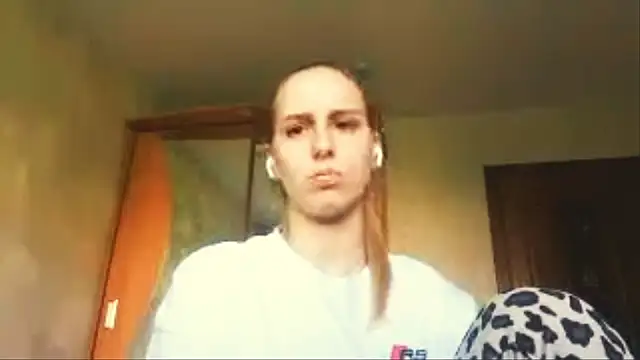 Snapshot of LeighaGreenley chatting on June 21, 2026, 7:14 am LeighaGreenley online show from June 21, 2026, 7:14 am