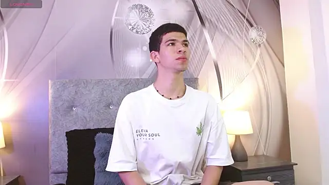 Snapshot of Dilan_Femboy chatting on June 18, 2026, 2:33 pm Dilan Femboy online show from June 18, 2026, 2:33 pm