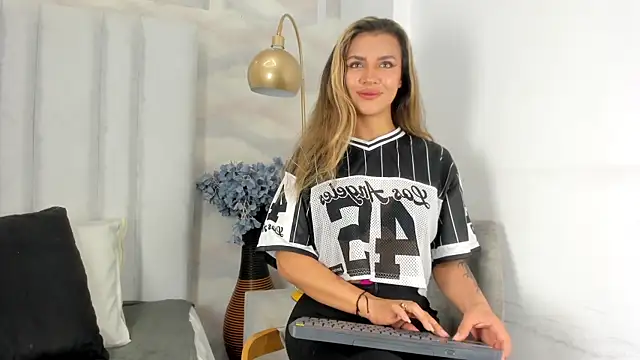 megan glow  online show from July 6, 2026, 12:45 pm