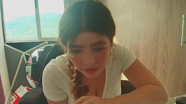 Kiara velez online show from June 30, 2026, 2:06 pm