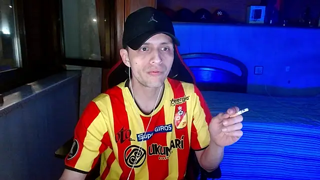Snapshot of latino_with_hard_cock chatting on June 17, 2026, 8:41 pm latino with hard cock online show from June 17, 2026, 8:41 pm