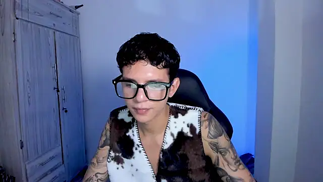 tylerrnova online show from June 23, 2026, 3:26 am