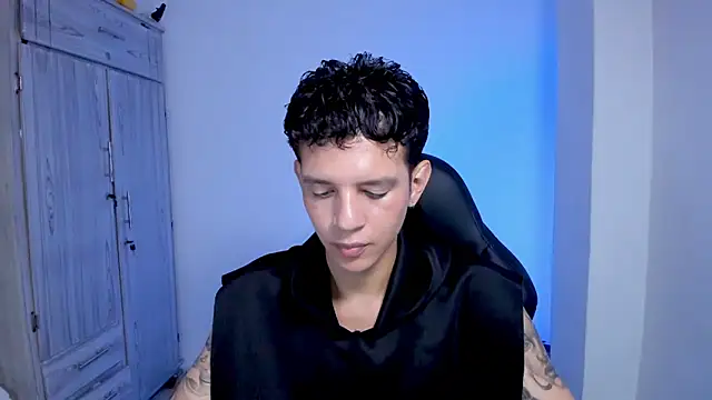 tylerrnova online show from June 20, 2026, 3:22 am