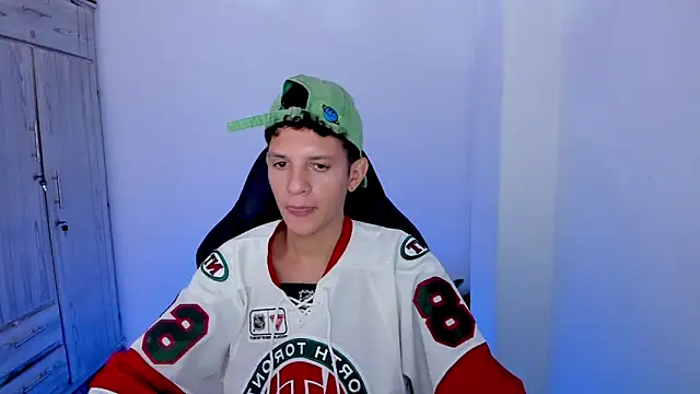 tylerrnova online show from July 16, 2026, 3:25 am