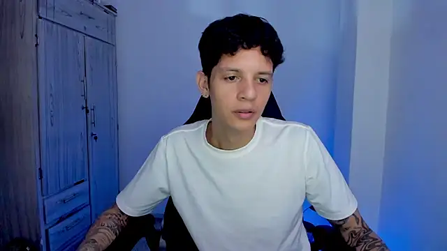 tylerrnova online show from July 30, 2026, 12:43 am