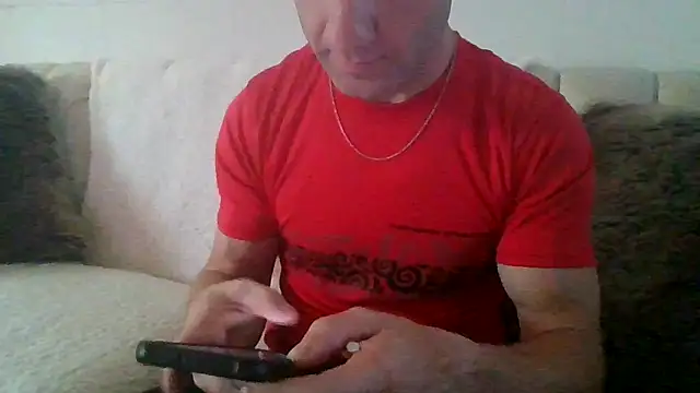 HotStraightDude online show from June 18, 2026, 3:06 pm