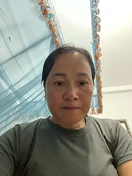 Snapshot of Loly_hana chatting on July 2, 2026, 11:22 pm Loly hana online show from July 2, 2026, 11:22 pm