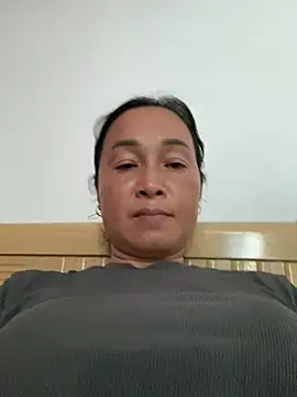 Snapshot of Loly_hana chatting on July 29, 2026, 2:44 am Loly hana online show from July 29, 2026, 2:44 am