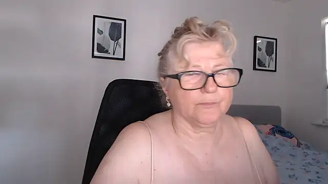 Snapshot of NoraMelow chatting on July 6, 2026, 9:49 am NoraMelow online show from July 6, 2026, 9:49 am