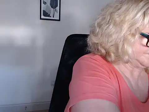 Snapshot of NoraMelow chatting on July 11, 2026, 7:52 am NoraMelow online show from July 11, 2026, 7:52 am