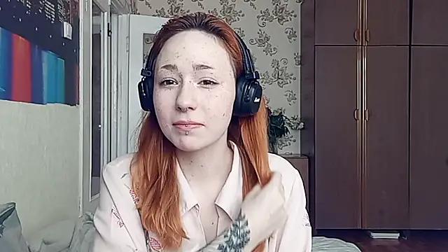 YaniraHeneisen online show from June 17, 2026, 12:59 pm