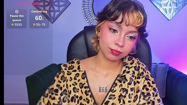 Snapshot of Honeyy_Taylor chatting on July 14, 2026, 2:12 pm Honeyy Taylor online show from July 14, 2026, 2:12 pm