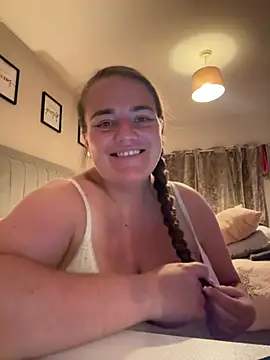 Snapshot of Bustygem_ chatting on July 1, 2026, 9:48 pm Bustygem online show from July 1, 2026, 9:48 pm