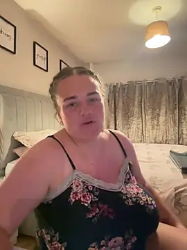 Snapshot of Bustygem_ chatting on June 29, 2026, 9:25 pm Bustygem online show from June 29, 2026, 9:25 pm