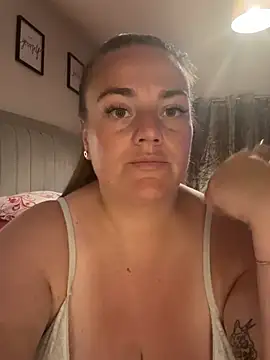 Snapshot of Bustygem_ chatting on July 20, 2026, 10:12 pm Bustygem online show from July 20, 2026, 10:12 pm