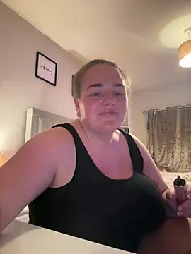 Snapshot of Bustygem_ chatting on June 25, 2026, 9:31 pm Bustygem online show from June 25, 2026, 9:31 pm