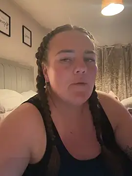 Snapshot of Bustygem_ chatting on July 6, 2026, 9:39 pm Bustygem online show from July 6, 2026, 9:39 pm