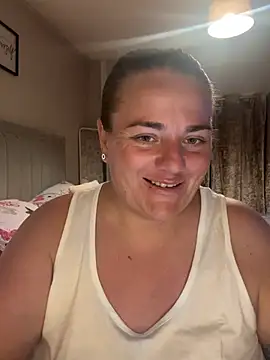 Snapshot of Bustygem_ chatting on July 30, 2026, 10:31 pm Bustygem online show from July 30, 2026, 10:31 pm