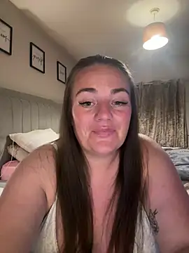 Snapshot of Bustygem_ chatting on July 25, 2026, 11:33 pm Bustygem online show from July 25, 2026, 11:33 pm