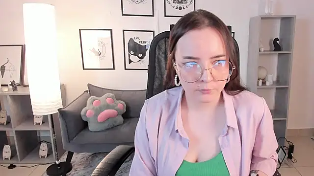 TiffanysGlow online show from July 8, 2026, 7:20 am