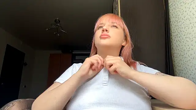 ZadaSnyder online show from June 19, 2026, 7:03 am