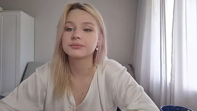 BloomMoon online show from July 3, 2026, 10:55 am