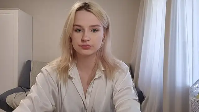 BloomMoon online show from June 25, 2026, 12:32 pm