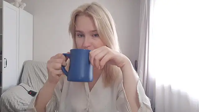 BloomMoon online show from July 11, 2026, 1:11 pm