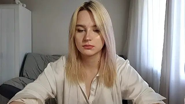 BloomMoon online show from July 5, 2026, 12:56 pm