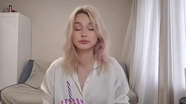 BloomMoon online show from June 20, 2026, 12:21 pm