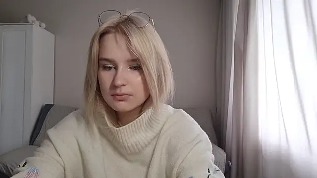 BloomMoon online show from July 10, 2026, 10:48 am