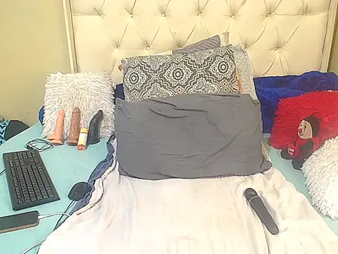 NoviaveeXXX online show from June 30, 2026, 8:20 pm