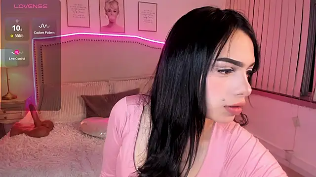 mila  vega online show from July 15, 2026, 4:19 am
