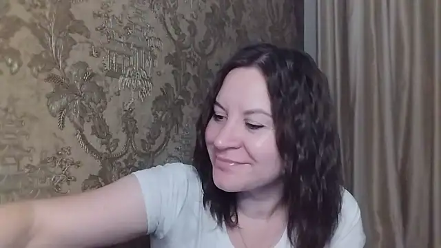 Lauralison online show from July 17, 2026, 8:28 pm