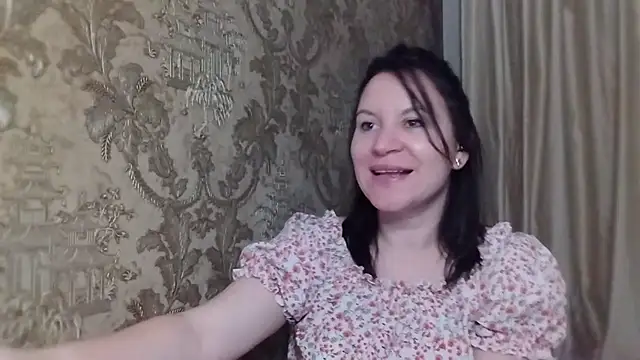 Lauralison online show from August 3, 2026, 9:31 pm