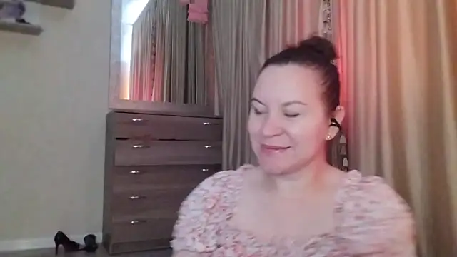 Lauralison online show from July 18, 2026, 2:25 pm