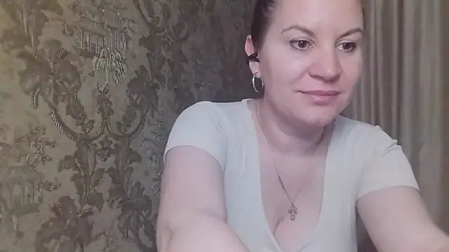 Lauralison online show from July 28, 2026, 8:12 pm