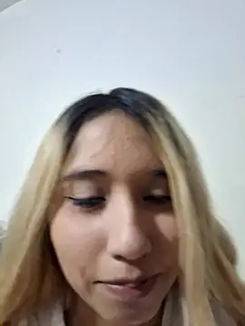 Honeycitabomnita online show from June 24, 2026, 1:04 am